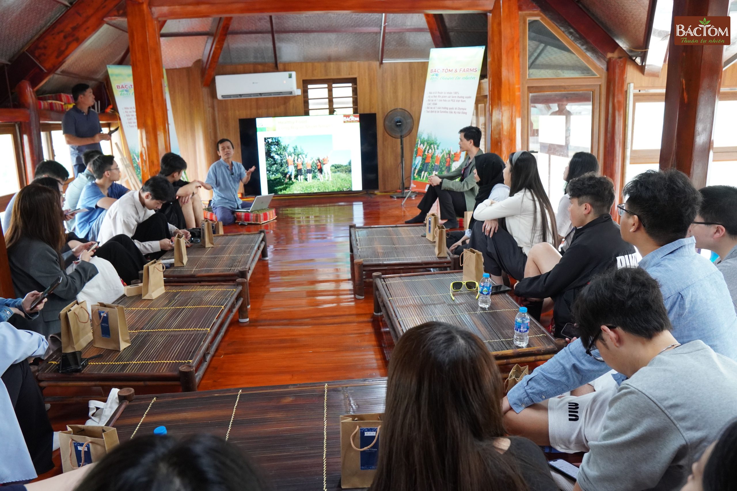 Sinh viên Đại học Hong Kong 4