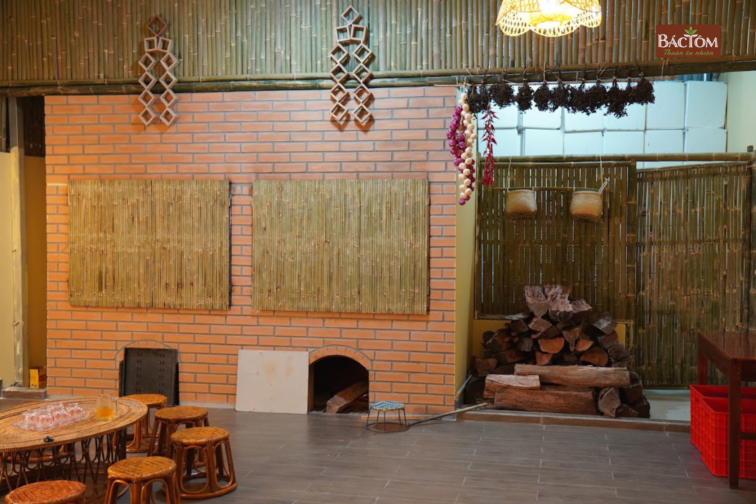 không gian sấy lợn gác bếp