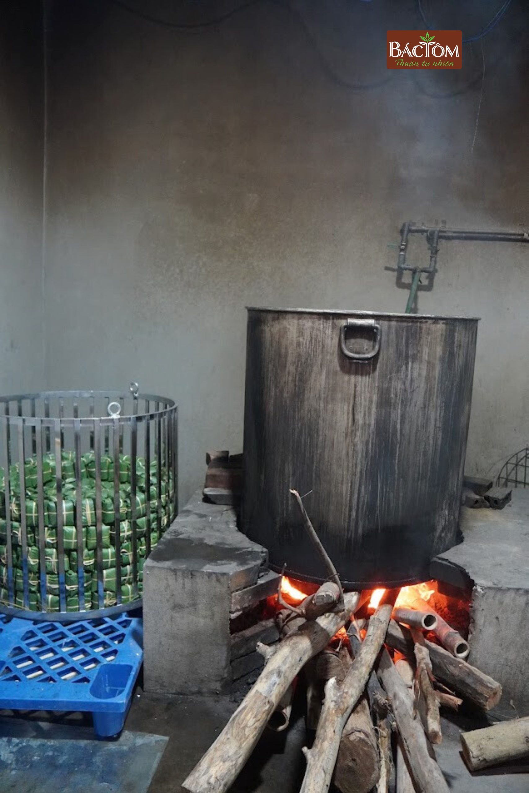 Nấu bánh chưng bếp củi